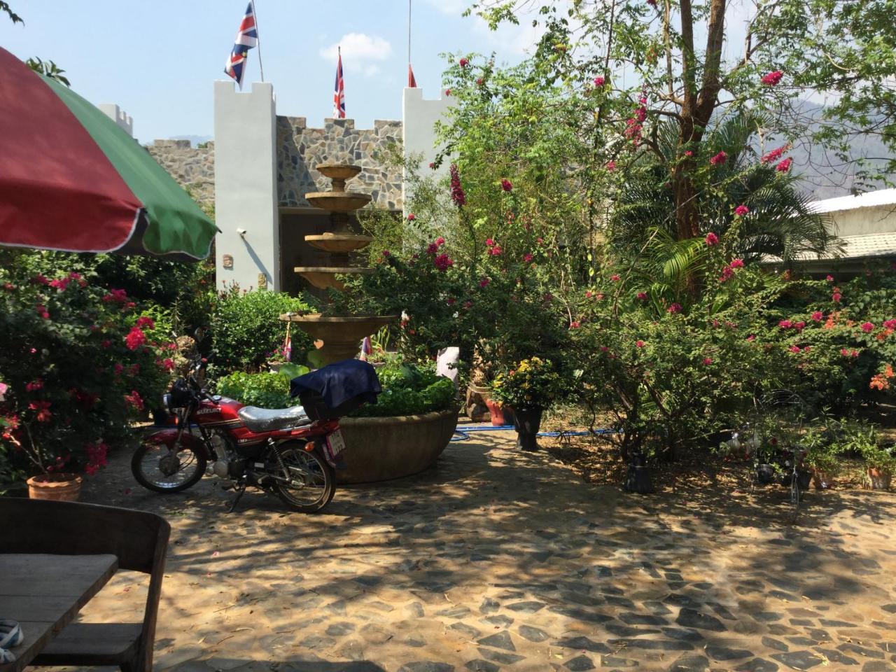 Thai Castle Resort Ban Thap Sila Екстер'єр фото